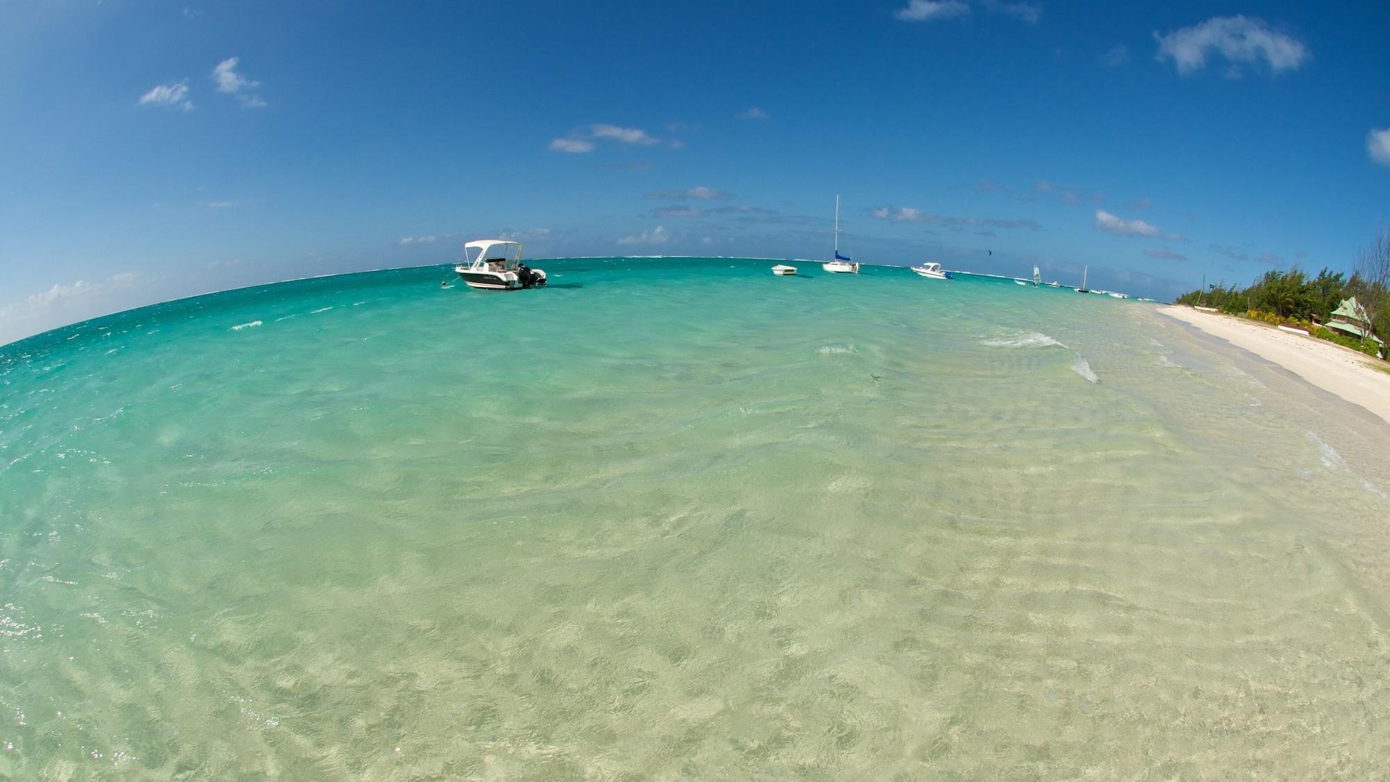 Paradise Beach By Horizon Holidays Пуэнт-д'Эсни Экстерьер фото