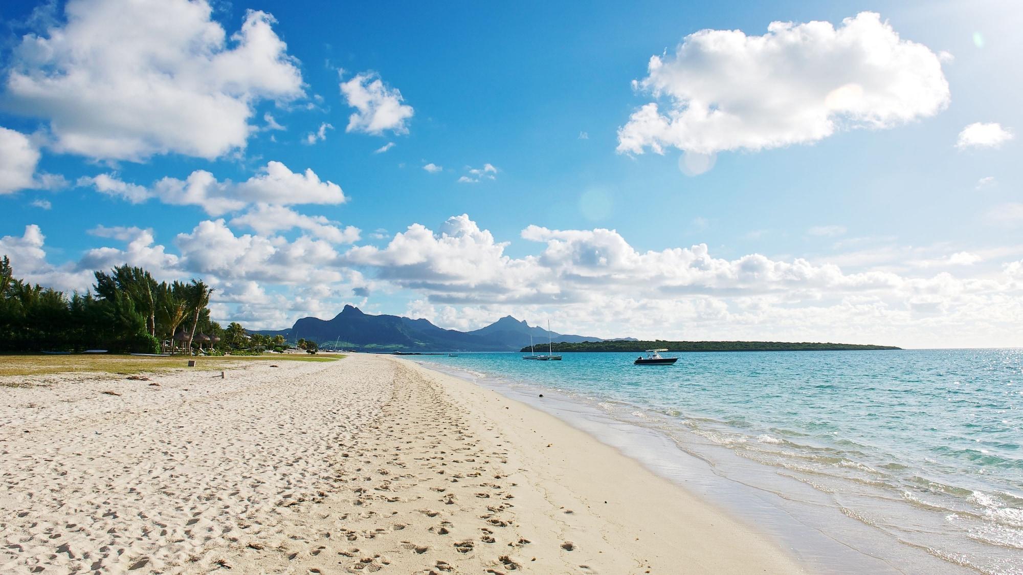 Paradise Beach By Horizon Holidays Пуэнт-д'Эсни Экстерьер фото